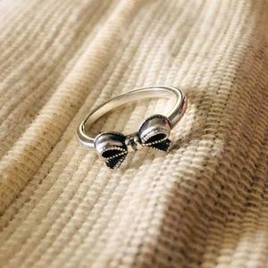 RETIRED James Avery dainty bow ring size 4
